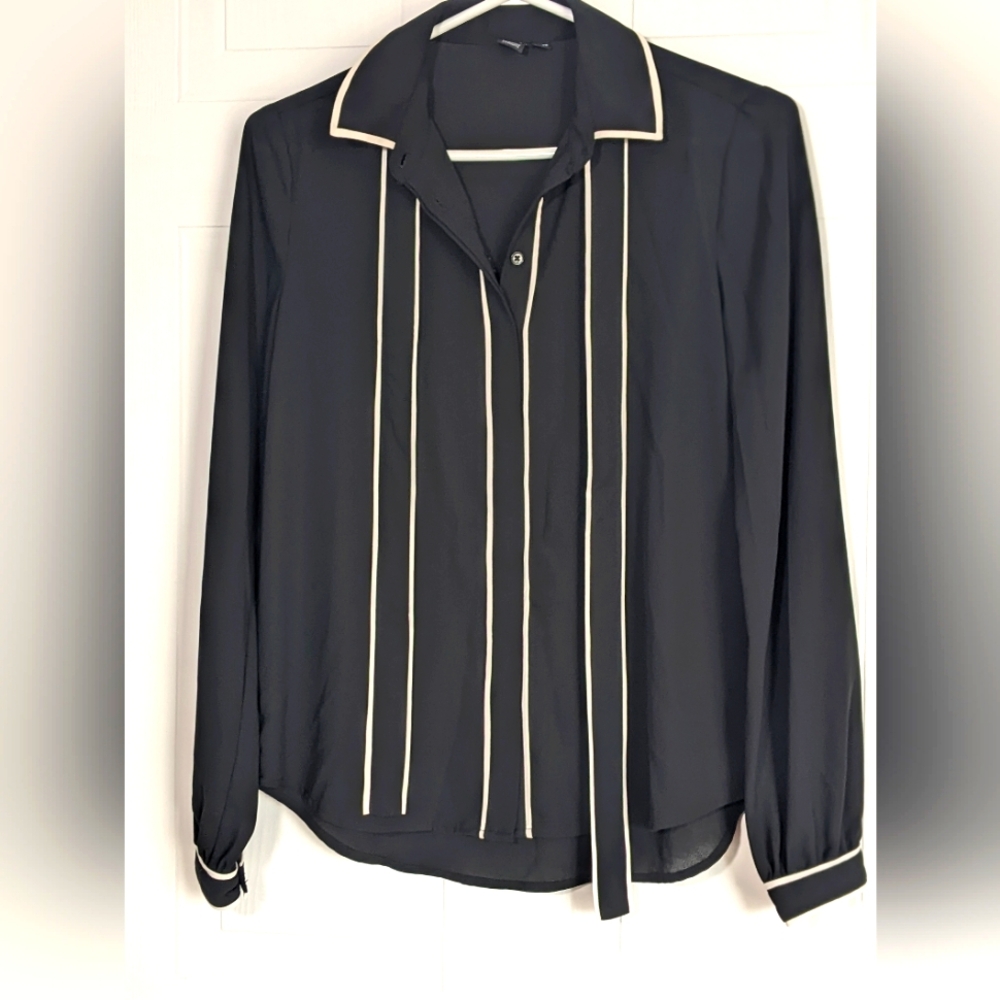 🩷HOST PICK🩷 Chic Black & White blouse - Simons
